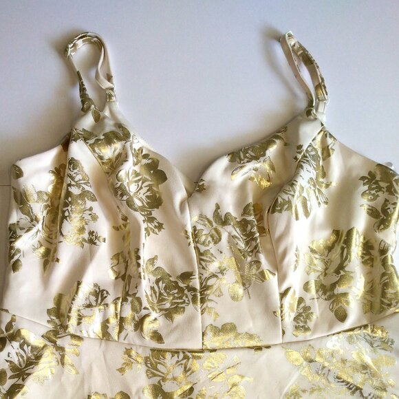 B. Darlin Plus Size Cream Metallic-Print A-Line Dress Size 16 - Picture 3 of 4